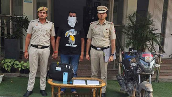 Imposter held for preparing forged letters, using letterhead of Delhi CM