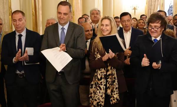 Santilli y Adorni recibirán a cinco gobernadores para empezar las negociaciones del Presupuesto 2026