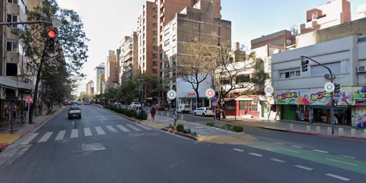 Una adolescente destrozó el auto de su ex novio y quedó detenida en Córdoba