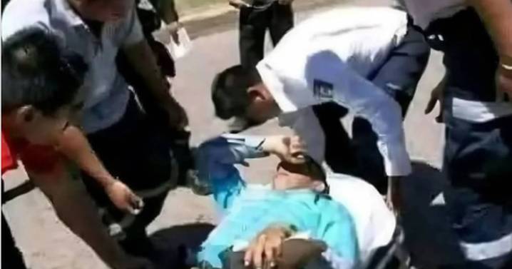 Una bombacha voladora terminó en accidente y un motociclista casi paga los platos rotos