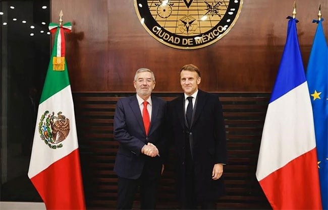 Emmanuel Macron, Presidente de Francia, llega al AICM para reunión con Sheinbaum