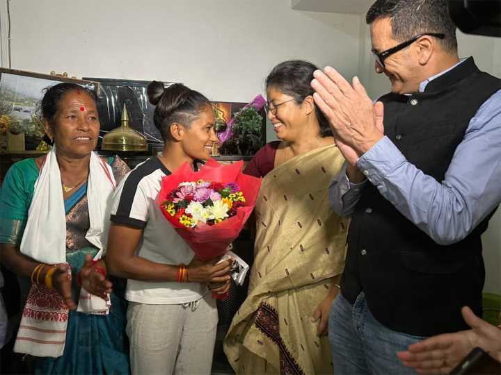 Assam minister Nandita Gorlosa felicitates cricketer Uma Chetry