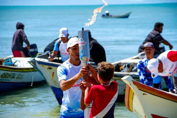 Fuego Patrio de los Juegos Comunales enciende llama de la fraternidad