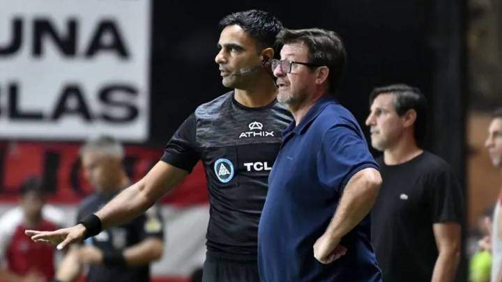 Alfredo Berti recibió un duro castigo por su discusión con el árbitro en la Copa Argentina