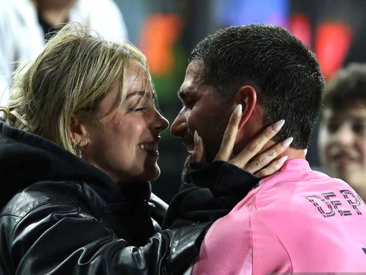 El apasionado beso de Tini Stoessel y Rodrigo De Paul tras la victoria del Inter Miami: el video