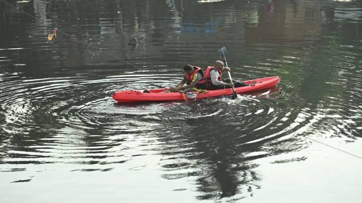 IN PHOTOS: Search underway after two people jump in Mumbai's Mahim Creek