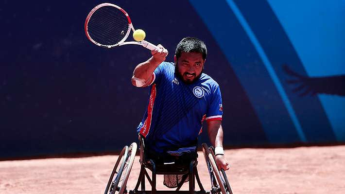 "Lo pasé mal cuando me doy cuenta que no me iban a crecer las piernas": El relato de campeón mundial de tenis en silla de ruedas y su férrea defensa a la Teletón