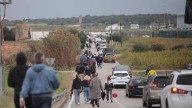 Largas colas de coches colapsan las carreteras ante la locura colectiva por ver la exhibición de cazas supersónicos sobre Mallorca