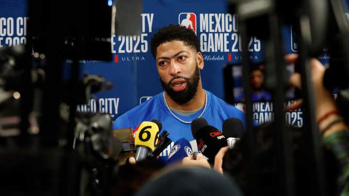 Mavs' Anthony Davis (calf strain) out at least 2 games