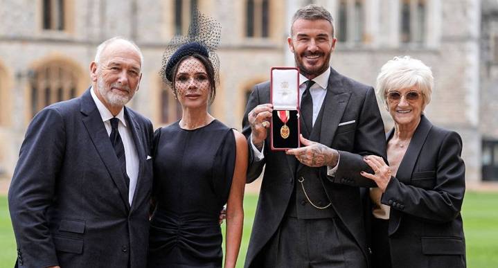 David Beckham es nombrado caballero por el rey Carlos III
