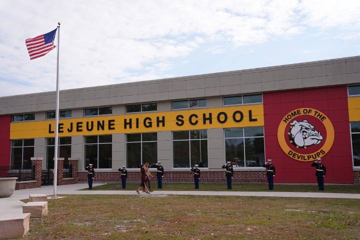 Gobierno de Trump demanda a California por dar ayuda escolar a migrantes