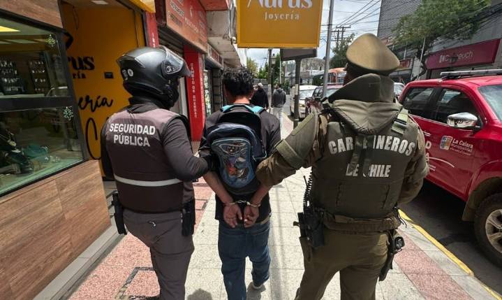 En intenso operativo, inspectores municipales capturan a sujeto acusado de cometer un hurto en céntricas calles de La Calera