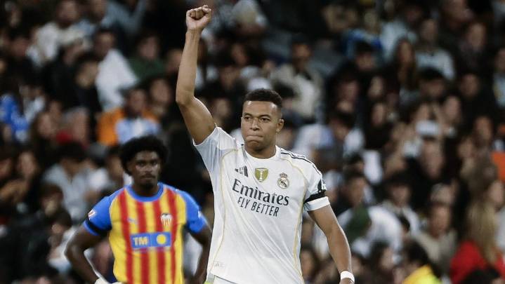 Real Madrid golea al Valencia y es más líder que nunca