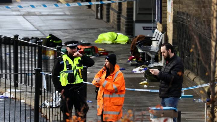 'They've got a knife': Witnesses recall horror Huntingdon train attack