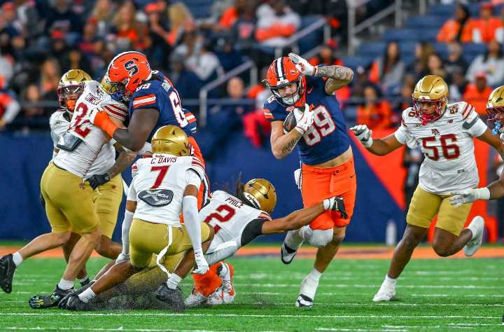 Brown turns to Villari to give TE a fitting ending: ‘Just a versatile player’