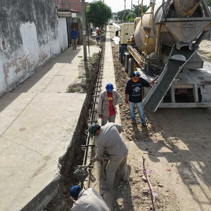 Orán: Avanza la obra de cordón cuneta en Barrio Mitre