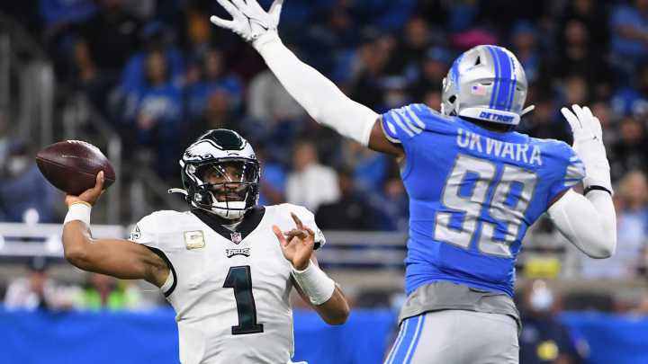 Who plays football tonight? What time is NFL Sunday Night Football on TV?