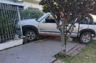 Una camioneta se incrustó en una casa en 25 de Mayo