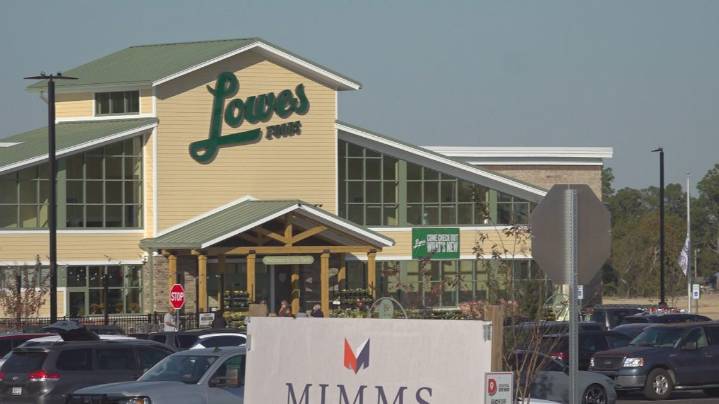 New Lowes Foods opens in Red Bank as part of major development