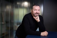 Alan Ball, guionista: “Cuando tenía 13 años iba en coche con mi hermana, chocamos, murió delante de mí, y el mundo se dividió”