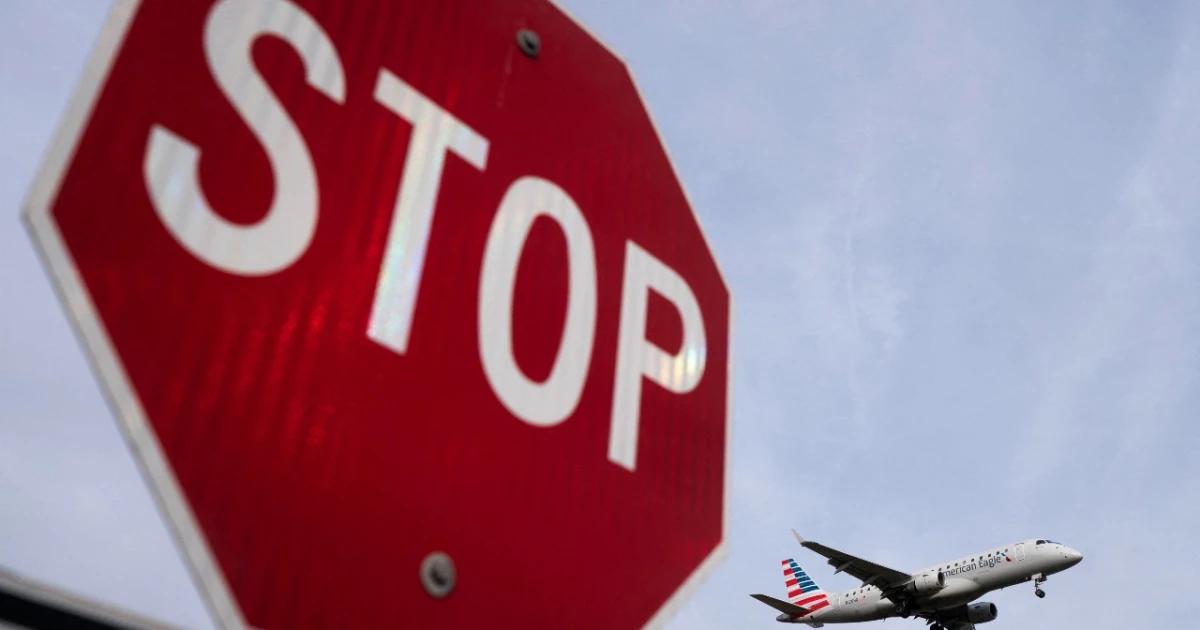 Cancelaciones y largas esperas: Viajeros sufren por el recorte de vuelos en aeropuertos de Estados Unidos