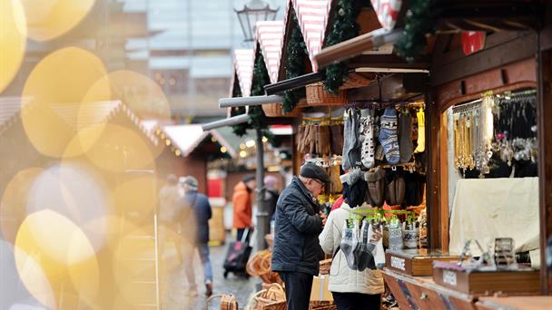 El mercado navideño de Magdeburgo abre un año después de atentado