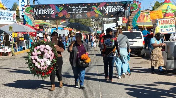 Familias nogalenses honran a sus difuntos