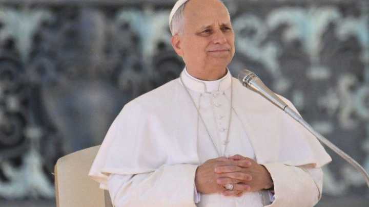 El papa a cinco fieles canarios que le invitaron a visitar las islas: "Sería muy bonito"