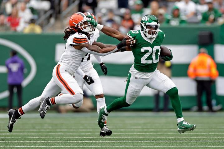 Kickoff, put return TDs help Jets earn second straight win after week of trades