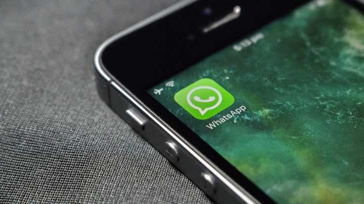 La Policía alerta de una nueva estafa en WhatsApp: el "Vota por mi hijo"