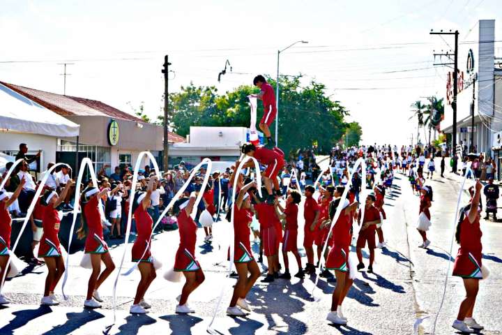 Participaron 29 contingentes en Los Cabos por desfile del aniversario de la Revolución Mexicana