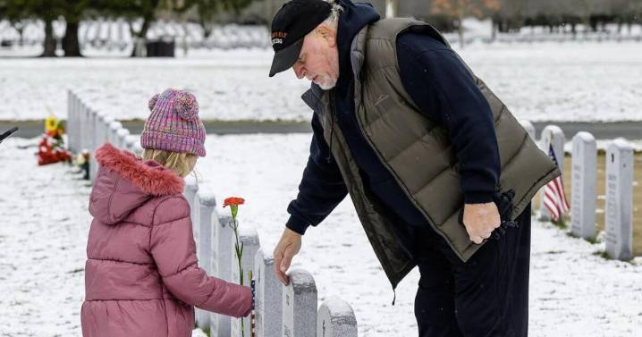 Veterans honored at Saratoga National Cemetery