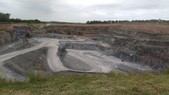 Construcción en crisis por el freno de la obra pública: 120.000 empleos menos y canteras de la ciudad al 25% de su capacidad