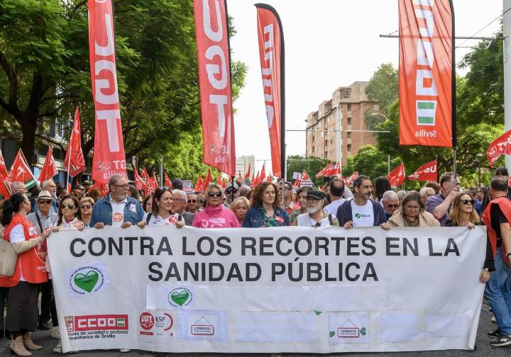Más de 56.000 personas se manifiestan en defensa de la sanidad pública en Andalucía