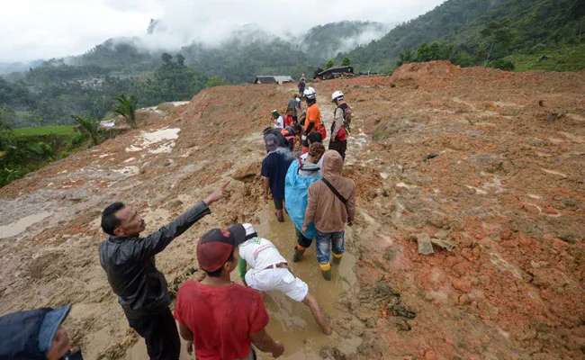 Landslides in Indonesia’s Java  island leaves 2 dead, 21 missing
