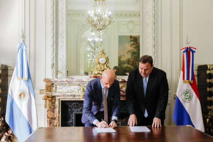 Pablo Quirno se reunió con el canciller de Paraguay y firmaron un acuerdo de "cielos abiertos"