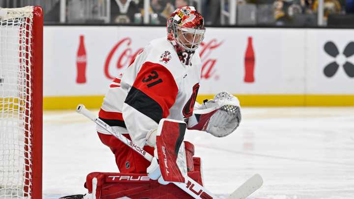 Hurricanes at Maple Leafs odds, picks and predictions