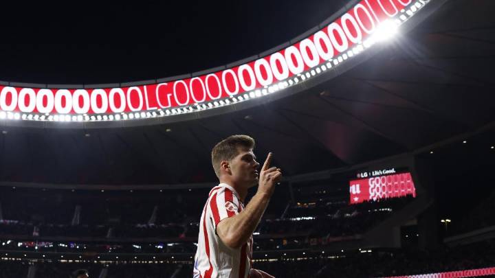 Un doblete de Sorloth mantiene al Atlético en una nube