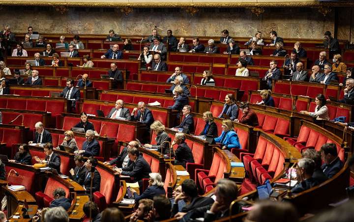 France faces budget turmoil as MPs torpedo tax chapter