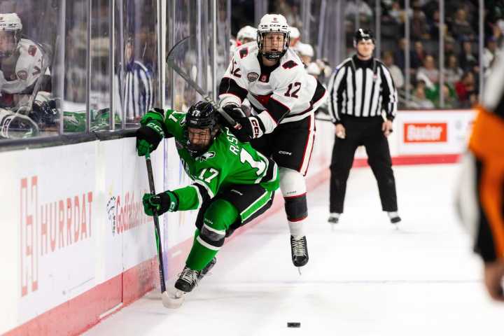 GameCenter live: No. 8 UND at Omaha