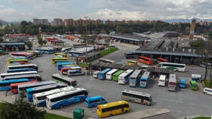 Accidente en Terminal Salitre deja a un pasajero gravemente herido tras salir expulsado de un bus