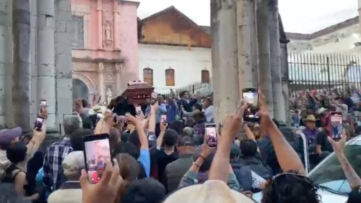 "Carlos no murió, el Estado lo mató": miles salen a marchar tras el asesinato del alcalde de Uruapan