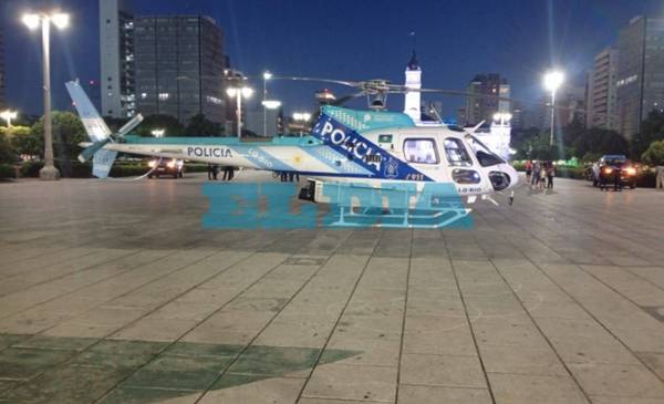 Inédito: un helicóptero descendió en medio de Plaza Moreno en La Plata