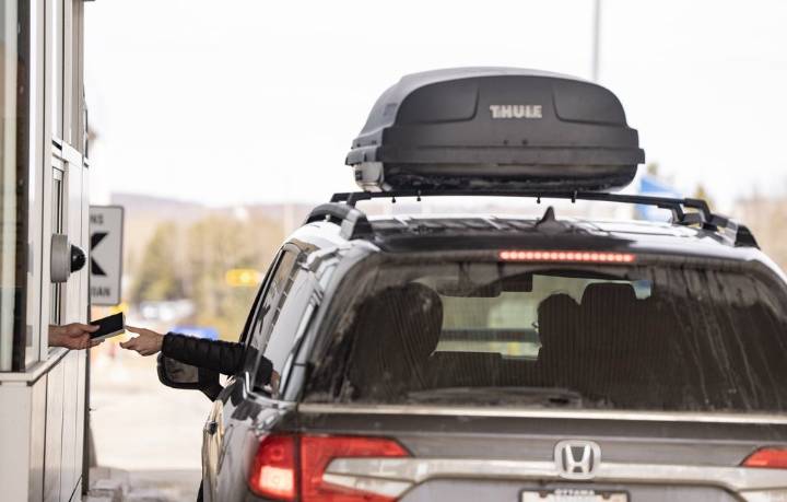 Big drop in snowbirds heading to U.S. this winter, as many look overseas instead