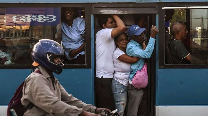 Un apagón deja sin luz a gran parte de Republica Dominicana y sin servicio a hospitales, escuelas y transporte público