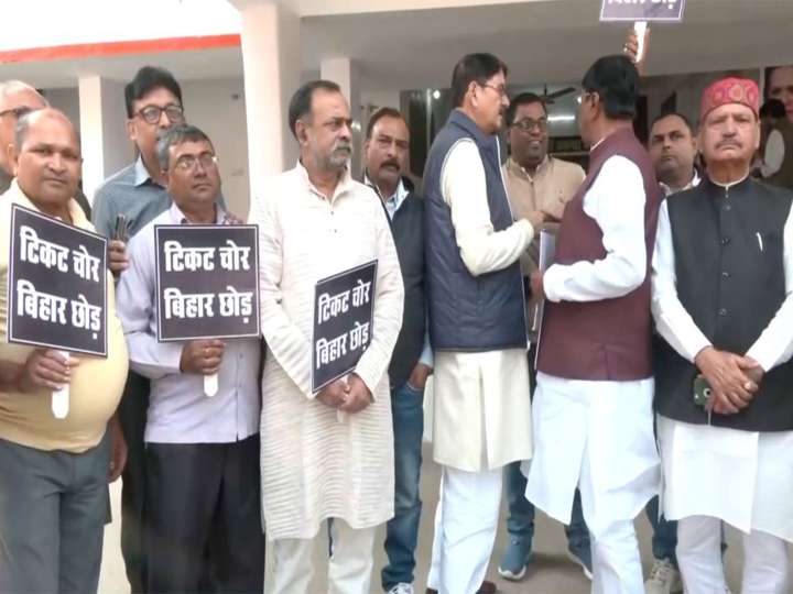 Bihar Congress workers protest against state Chief Rajesh Ram