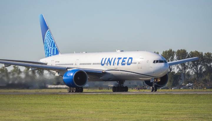 United Airlines reembolsará a pasajeros por cancelaciones