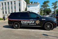 Triste final: anciano arrollado con auto robado en Nueva York; hispano acusado tras huir