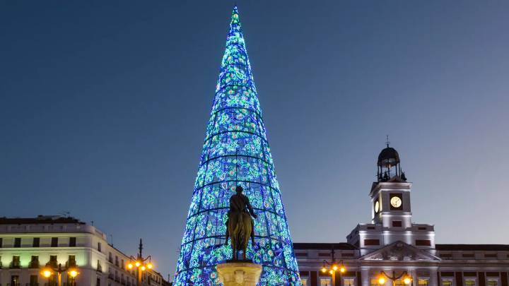La ruta de los grandes árboles de Navidad de Madrid: recorrido para ver todos los 'abetos'