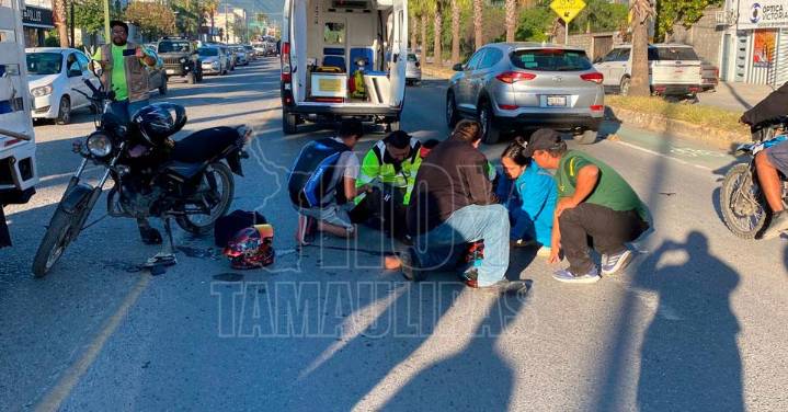 Motociclista sufre fuerte accidente al chocar contra camioneta en Ciudad Victoria
